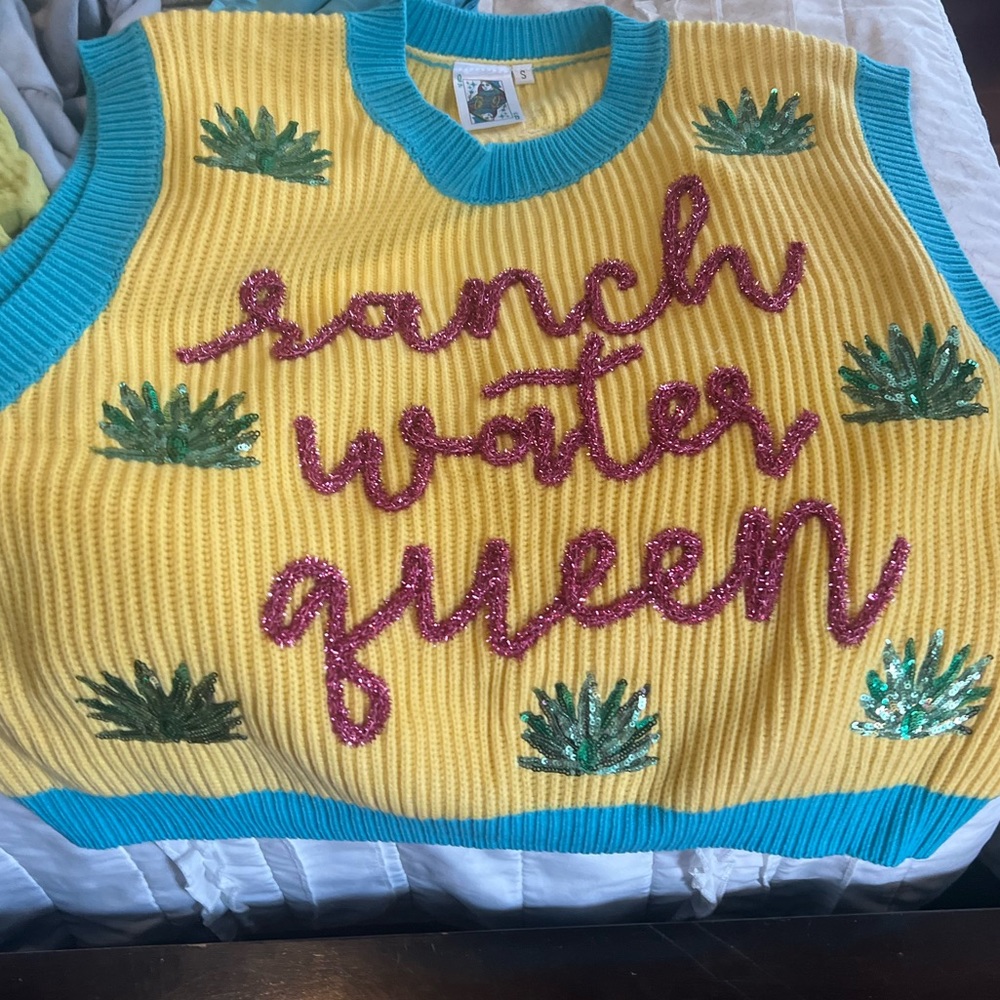 Queen of Sparkles Ranch Water Queen!!! Never worn size small!
